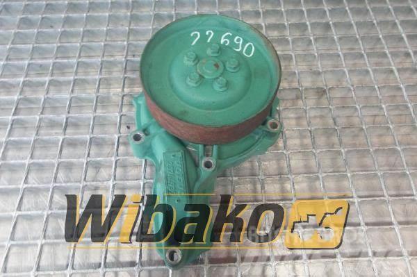 Volvo Water pump Volvo D13A440 20744939 Other components