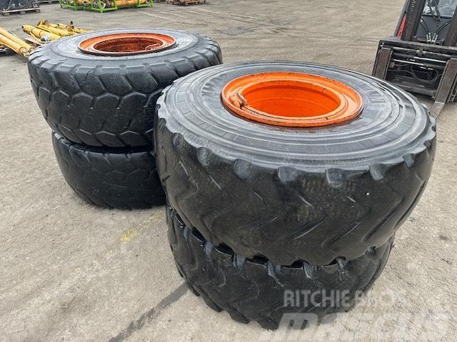 Doosan DL 300 KOŁA KOMPLET Tyres, wheels and rims