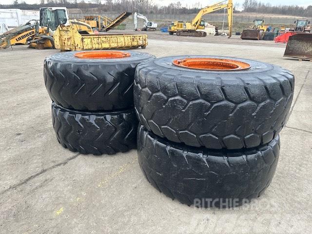 Doosan DL 300 KOŁA KOMPLET Tyres, wheels and rims
