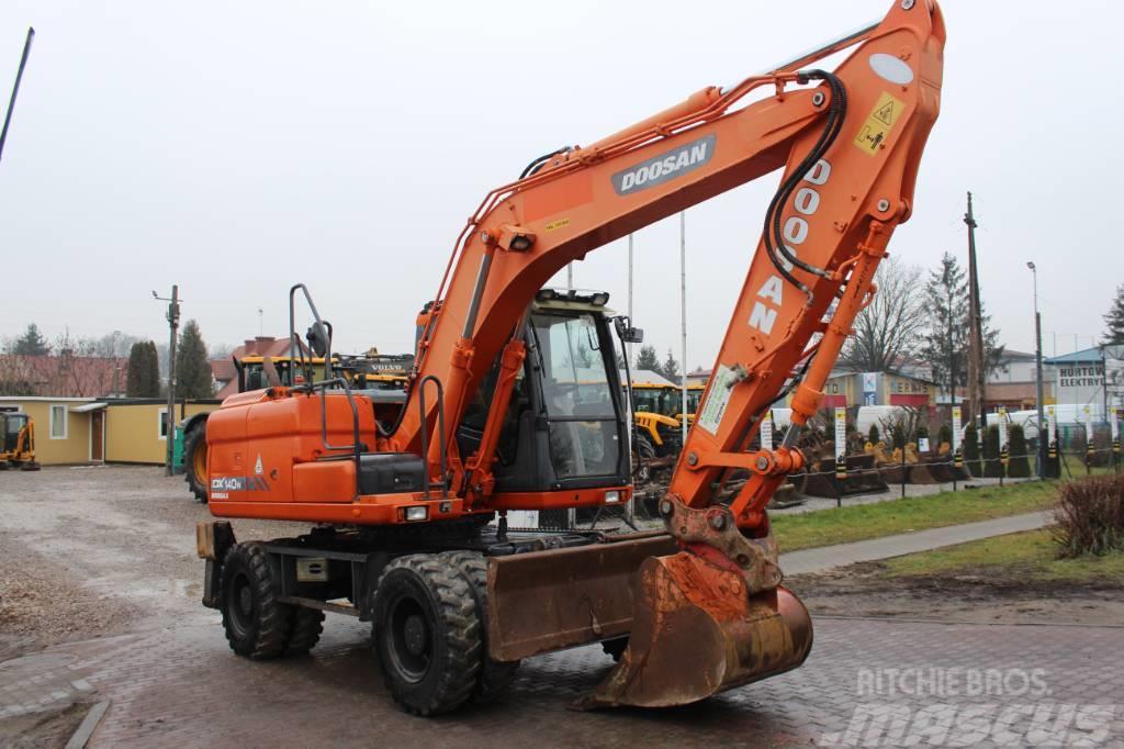 Doosan DX 140 W Wheeled excavators