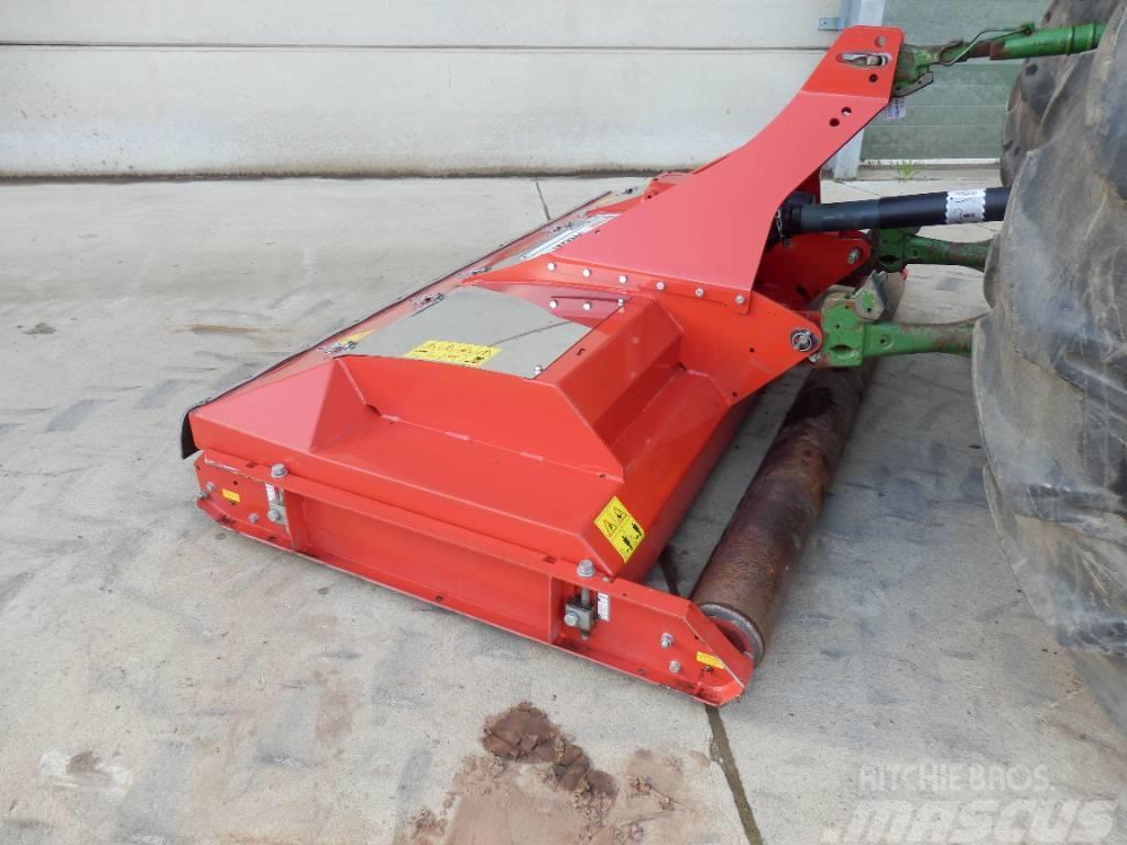 Trimax Snake Mounted and trailed mowers