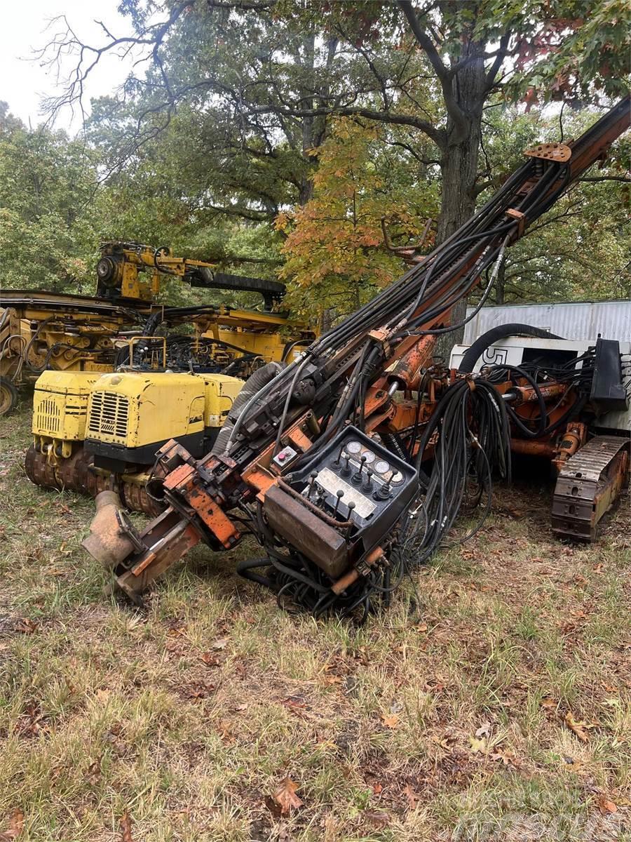 Tamrock DHA500 Surface drill rigs