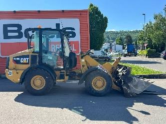 CAT 906 M