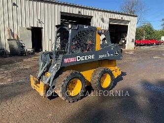 John Deere 324G