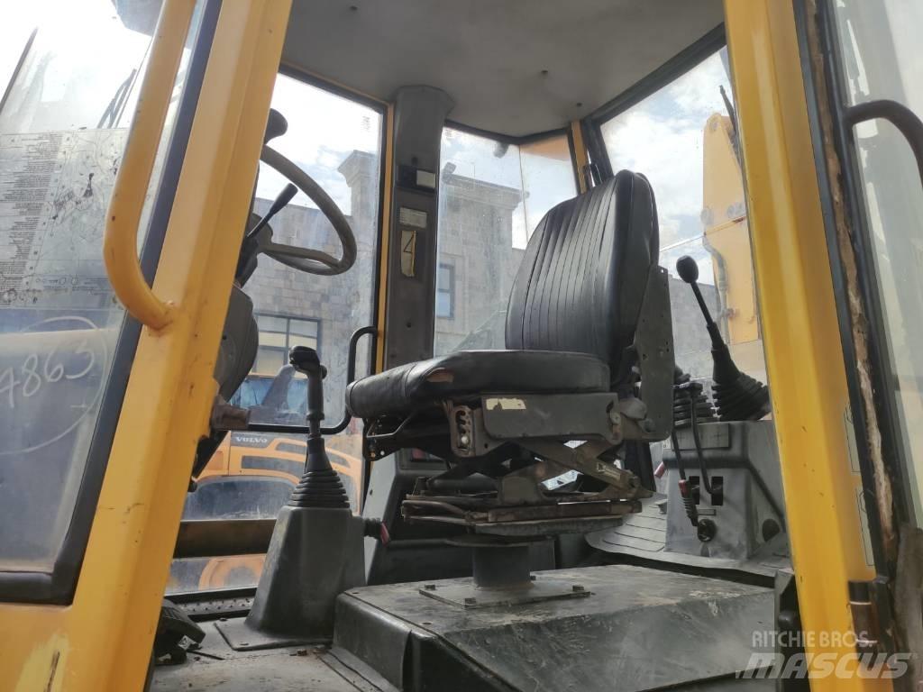 Komatsu WB 92 A Utovarni rovokopači