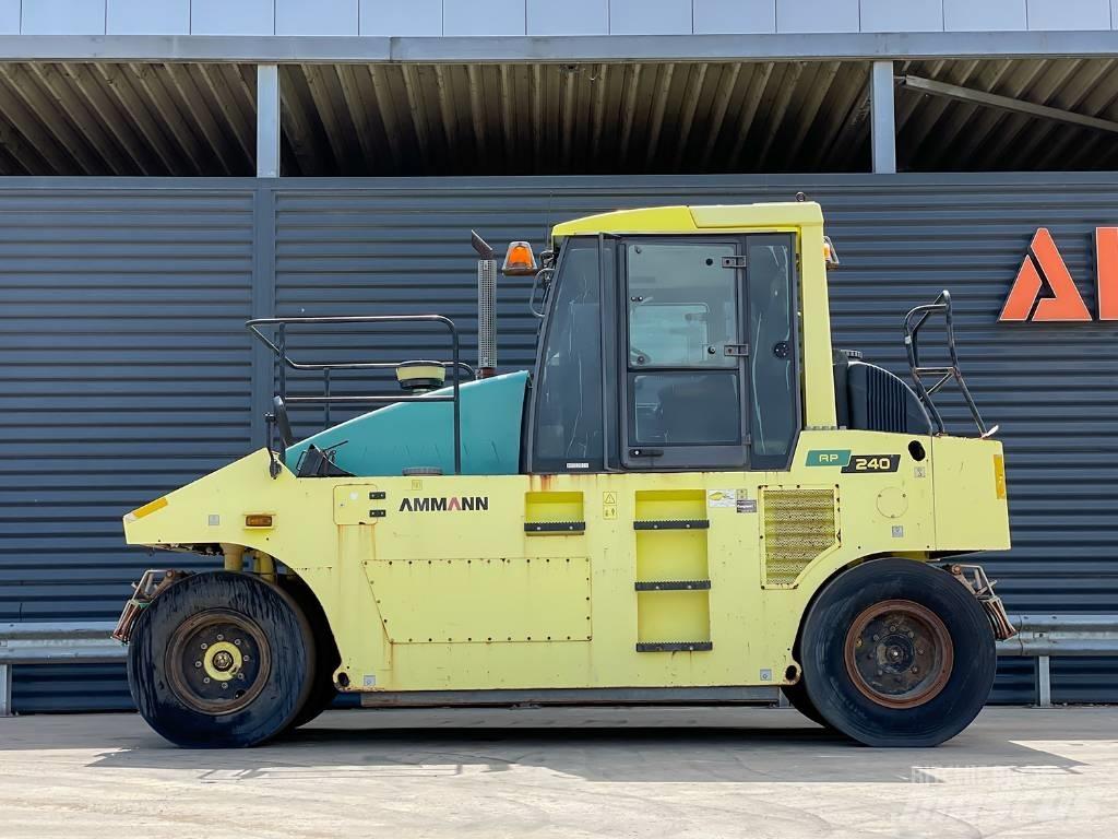 Ammann AP 240 Gumeni valjci na kotačima
