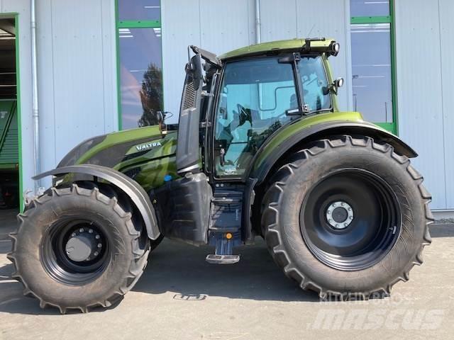 Valtra T 235 Versu Traktori