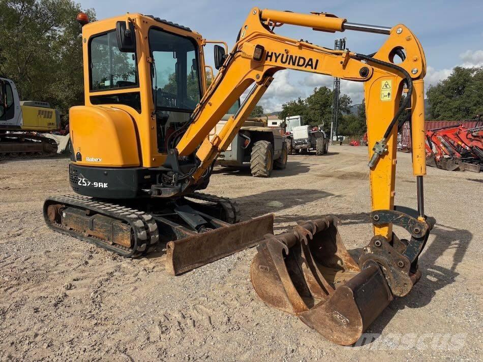 Hyundai R25Z-9 AK Mini bageri <7t