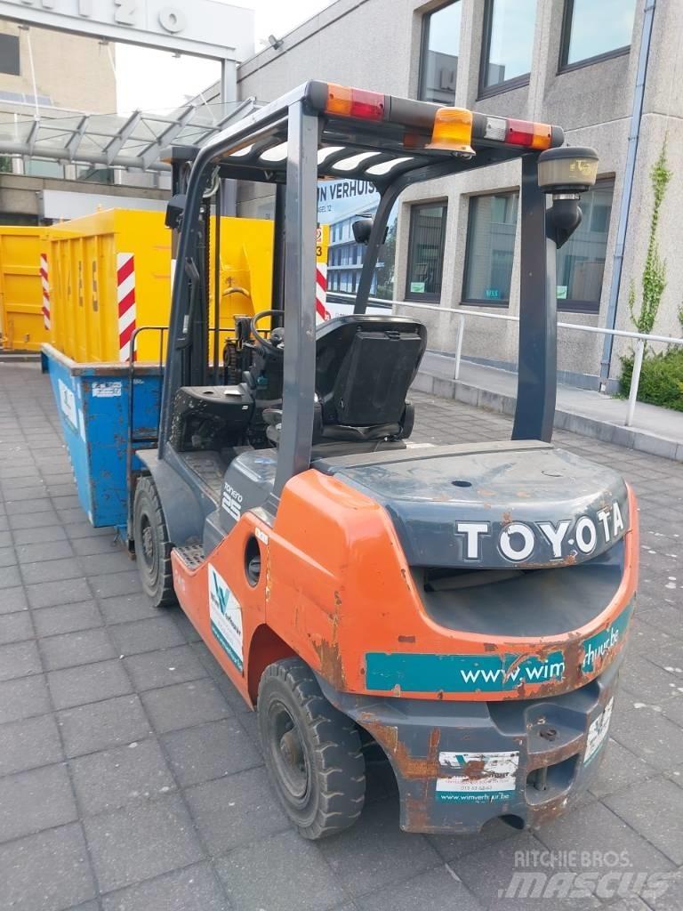Toyota 8 FDF 25 Dizelski viličari