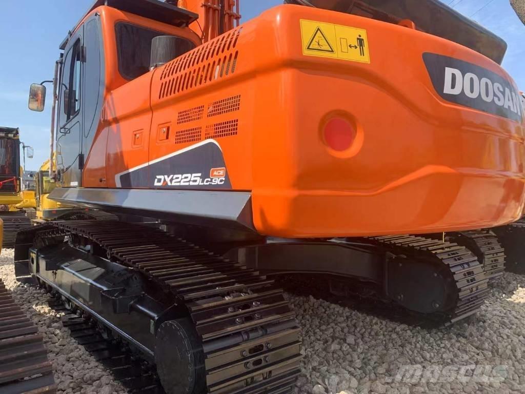 Doosan DX 225 Bageri gusjeničari