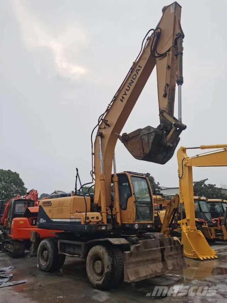 Hyundai R210W-9 Bageri na kotačima