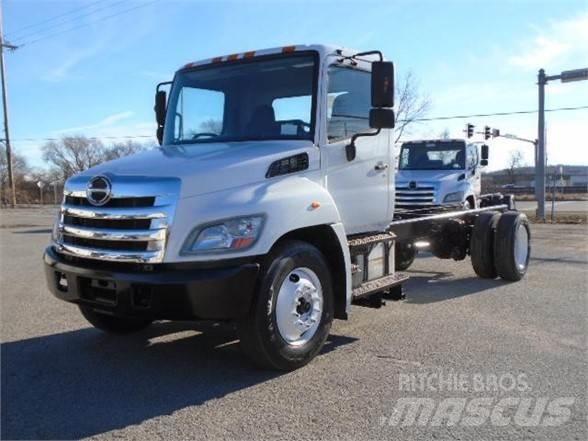 Hino 338 Kamioni-šasije
