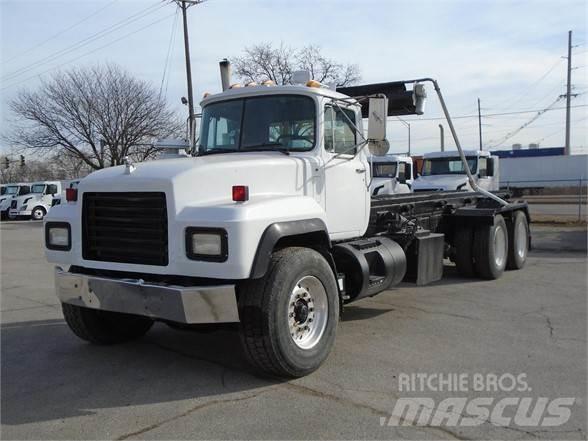 Mack RD600 Rol kiper kamioni s kukama za dizanje