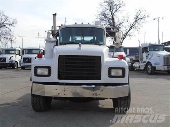 Mack RD600 Rol kiper kamioni s kukama za dizanje