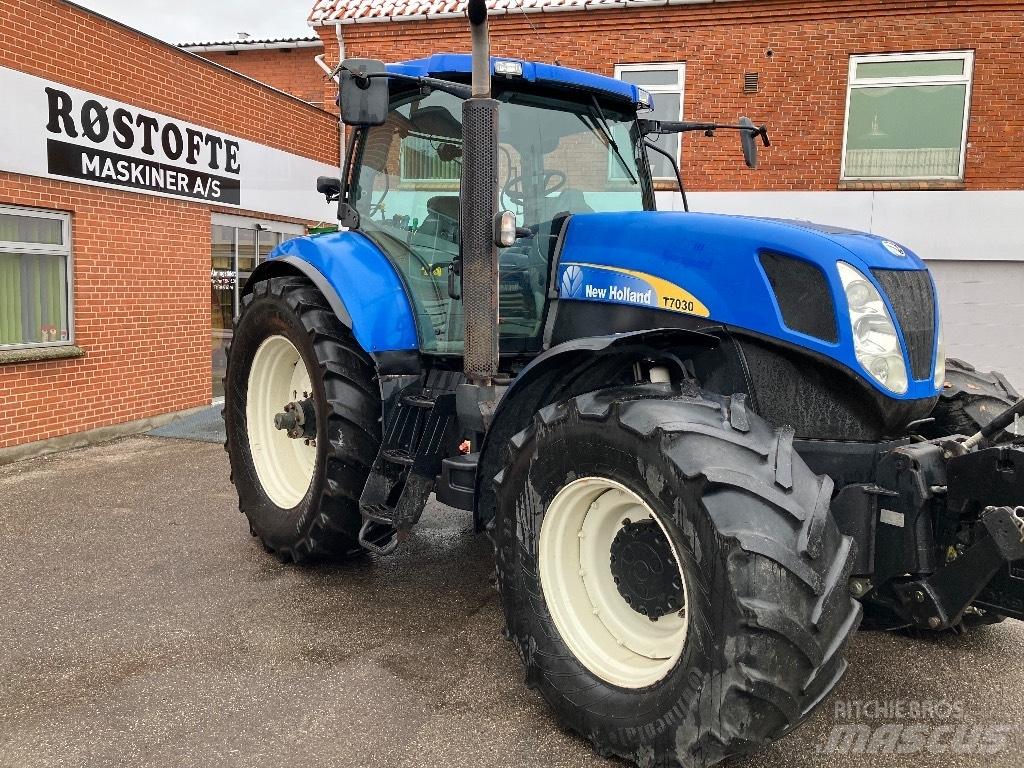 New Holland T 7030 Traktori