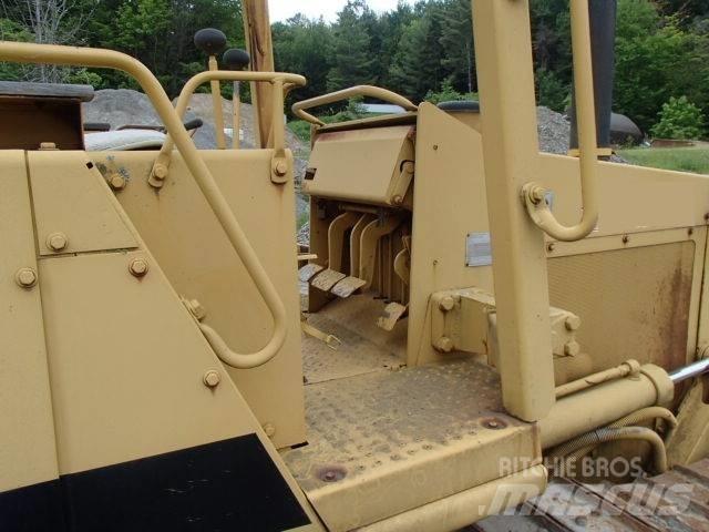 CAT D 3 C Buldožeri gusjeničari