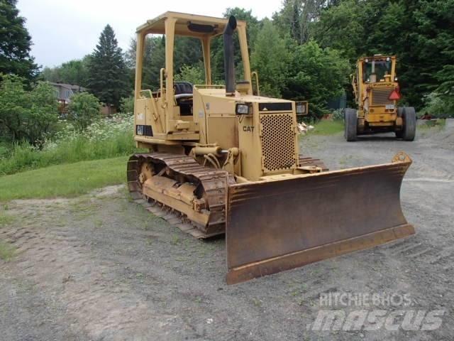 CAT D 3 C Buldožeri gusjeničari