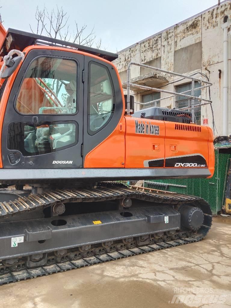 Doosan DX300 Bageri gusjeničari