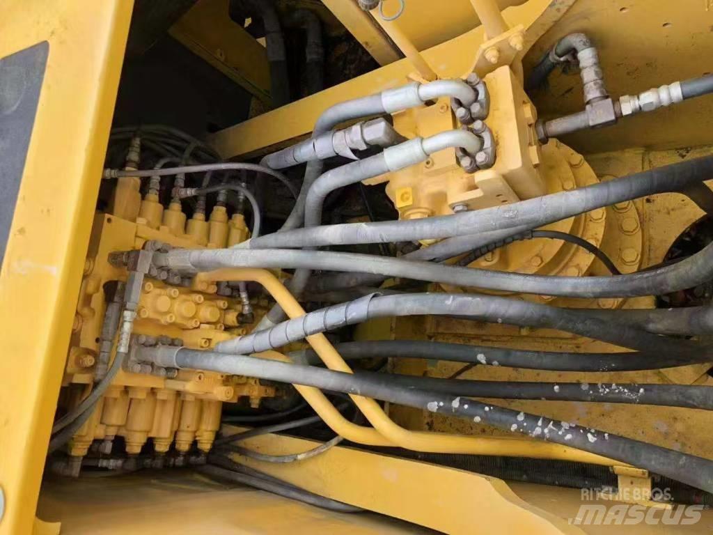 Komatsu 200-7 Bageri gusjeničari