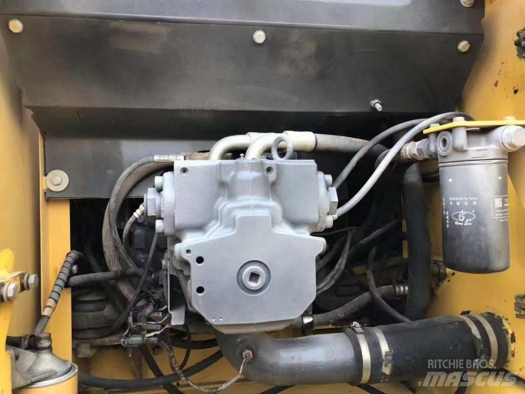 Komatsu 200-7 Bageri gusjeničari
