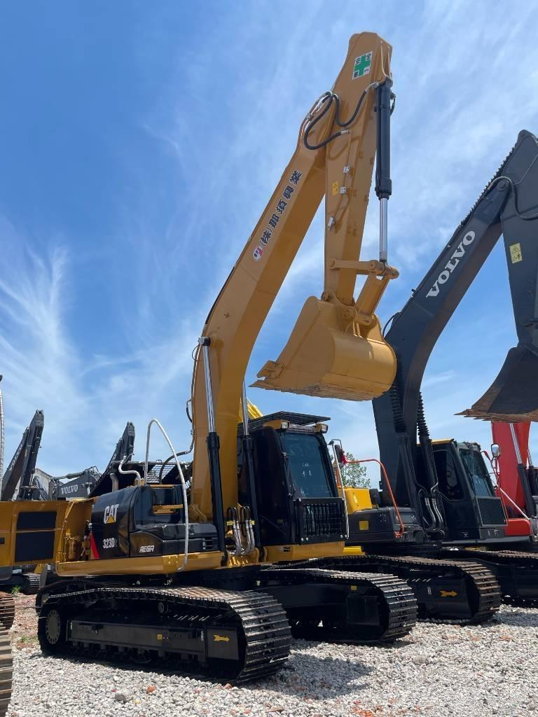 CAT 323 Bageri gusjeničari
