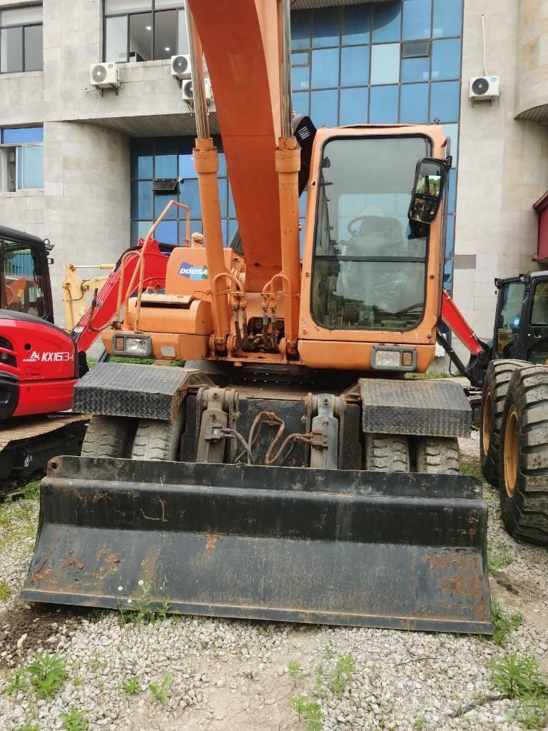 Doosan DH 210 W-7 Bageri na kotačima