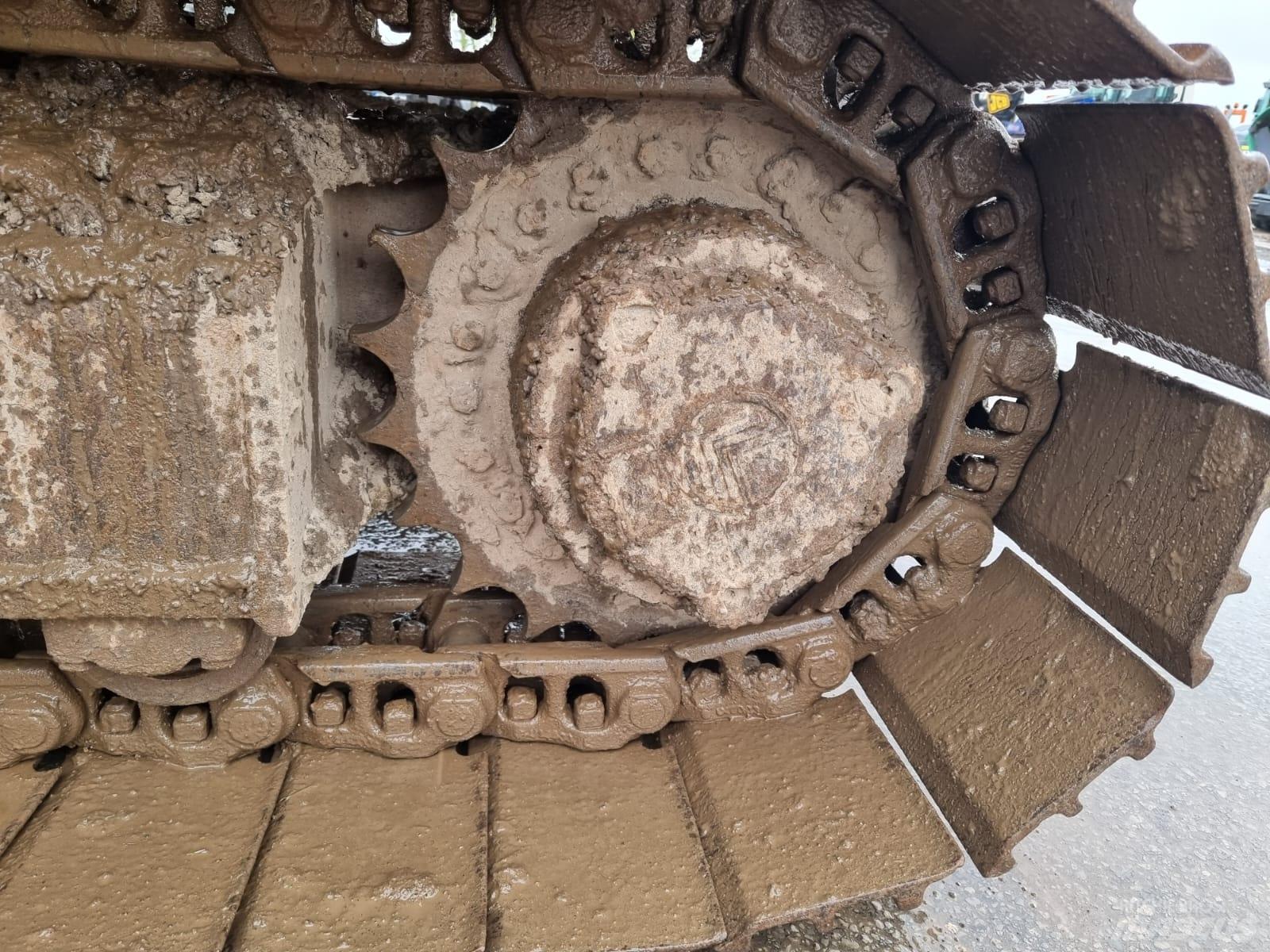 JCB JS 220 LC Bageri gusjeničari