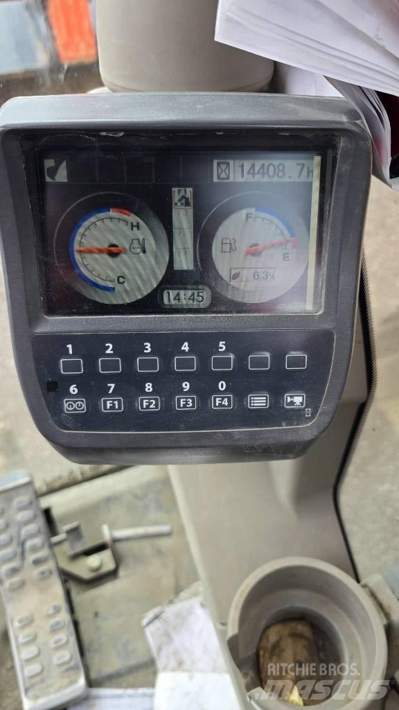 Hitachi ZX225USRLC-3 Bageri gusjeničari
