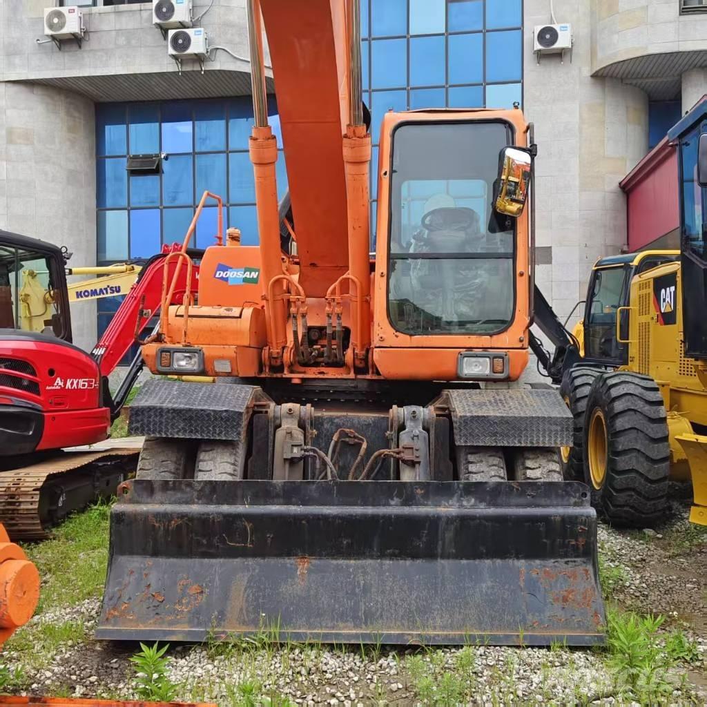 Doosan DH 210 W-7 Bageri na kotačima