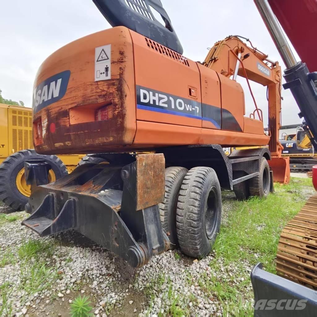 Doosan DH 210 W-7 Bageri na kotačima