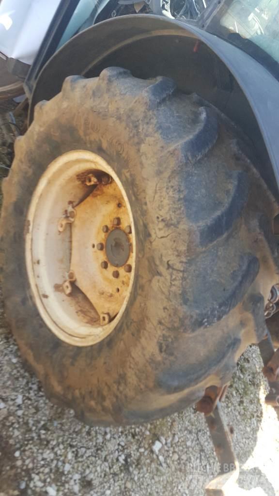  Pneus 420/70R24 Gume, kotači i naplatci