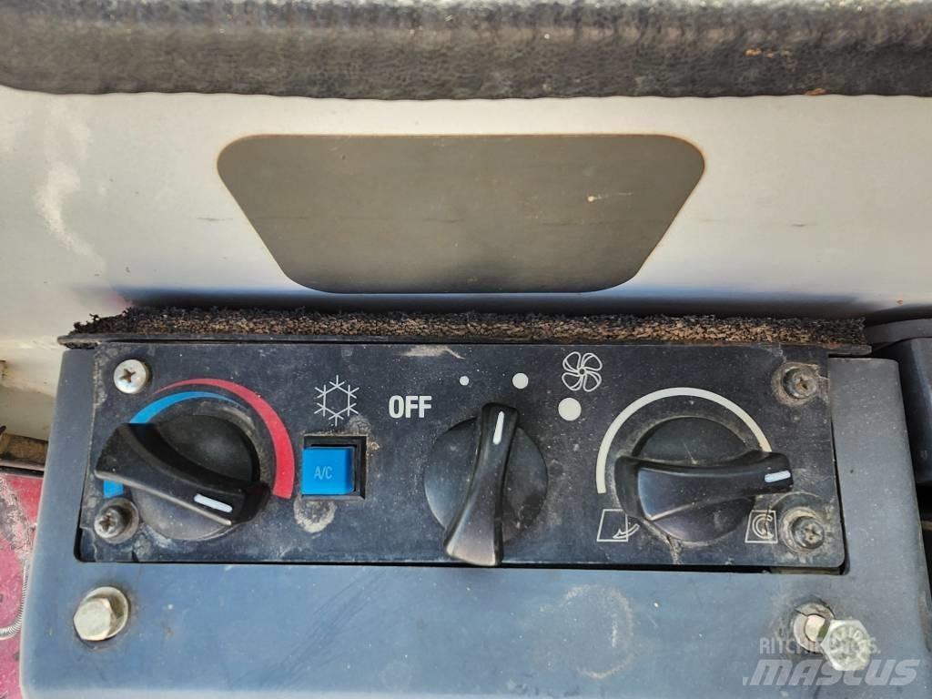 Takeuchi TB 180 FR Bageri gusjeničari