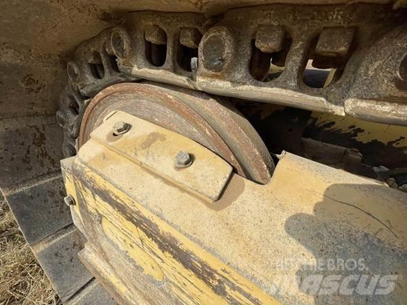 CAT D3K2 XL Buldožeri gusjeničari