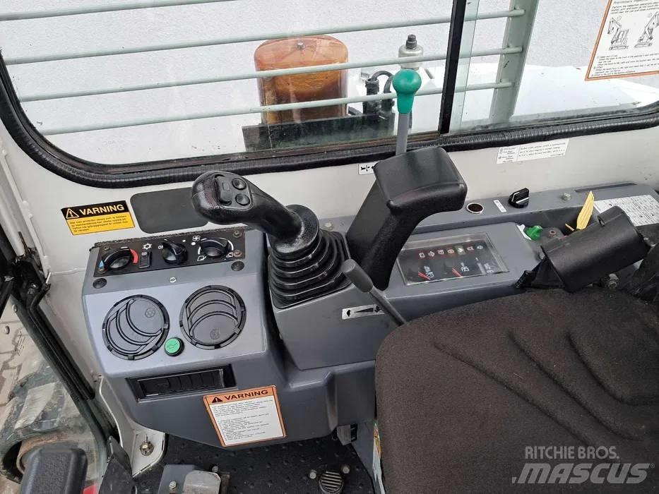 Takeuchi TB 153 FR Bageri gusjeničari