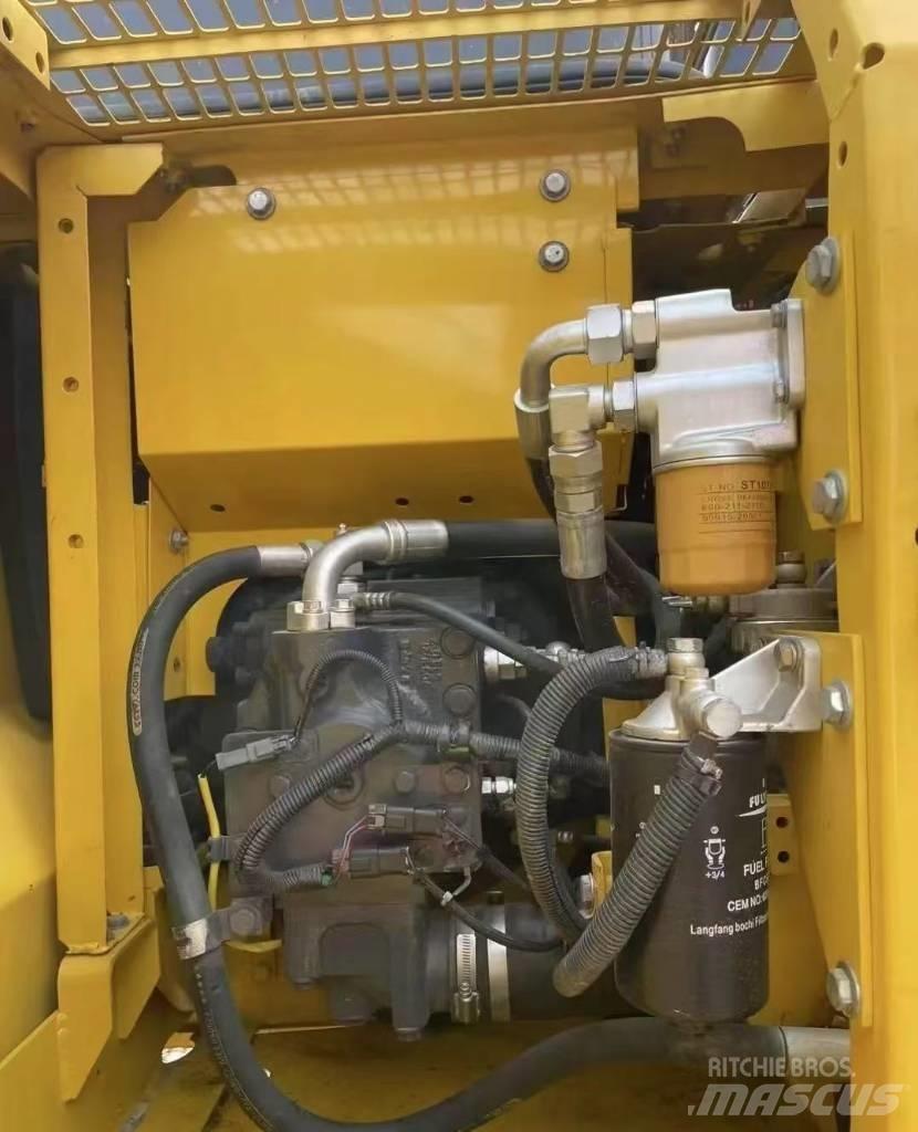 Komatsu PC 130 Bageri gusjeničari
