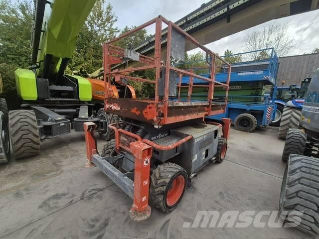 SkyJack 6832RT Škaraste platforme