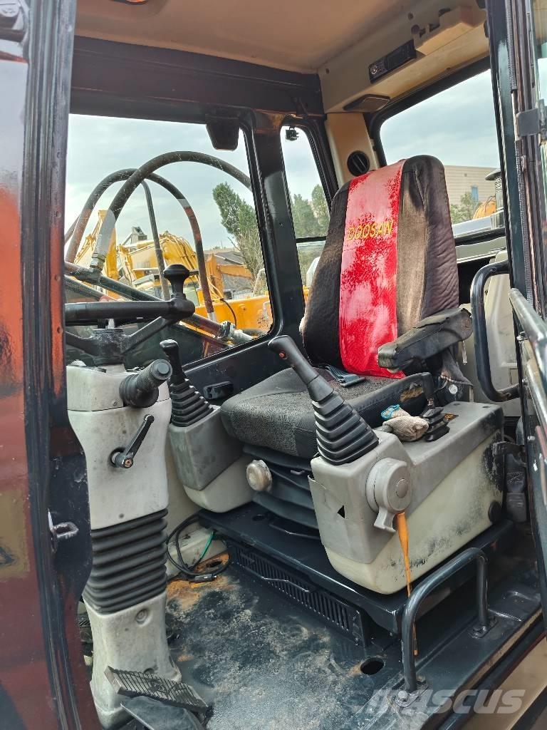 Hyundai r210w-9 Bageri na kotačima