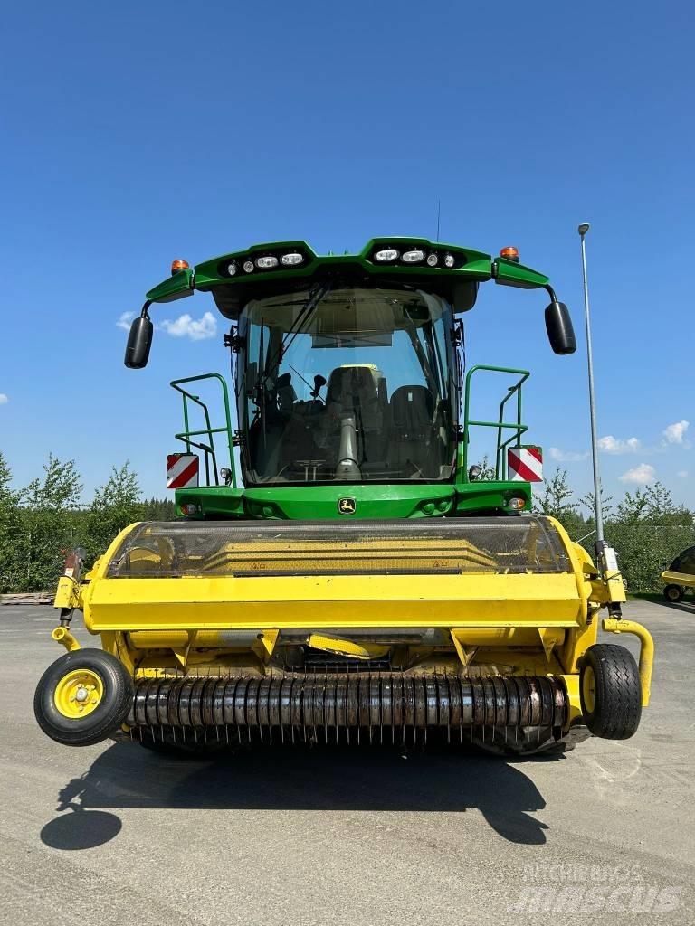 John Deere 8300i Strojevi za krmu na vlastiti pogon