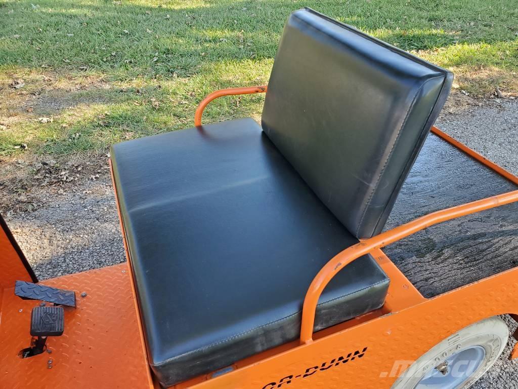 Taylor-Dunn SS536 Vučna vozila