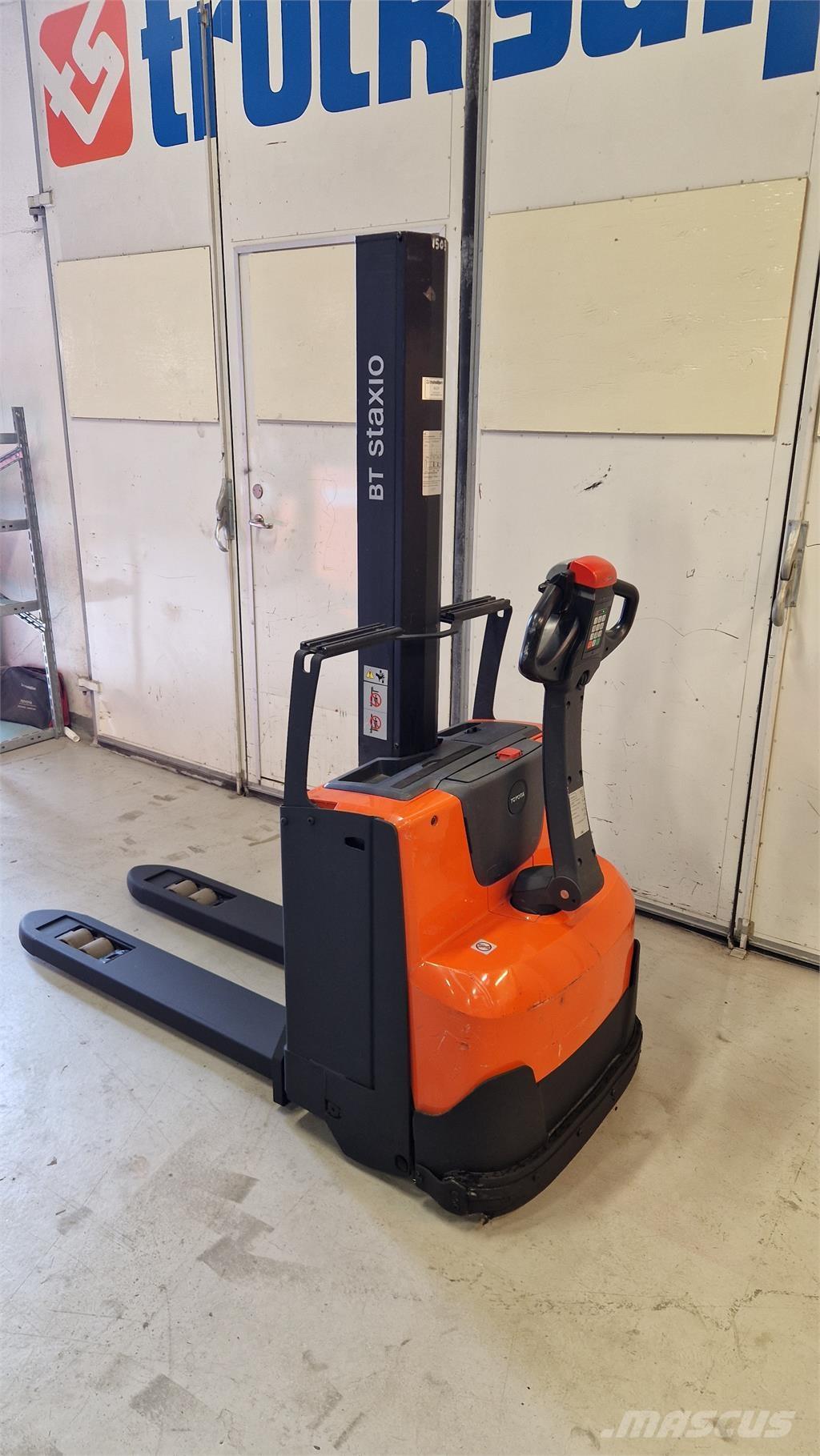 Toyota SWE080L Samopogonski ručni viličari