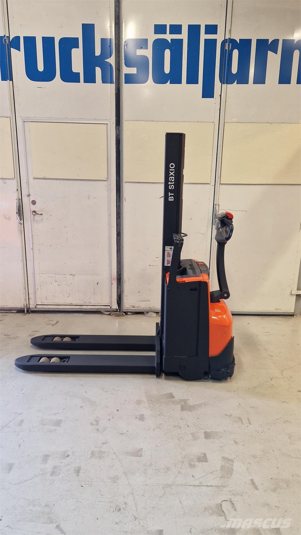 Toyota SWE080L Samopogonski ručni viličari