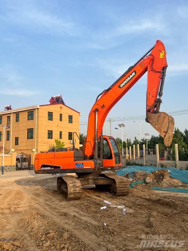 Doosan DX225LC-9C Bageri gusjeničari