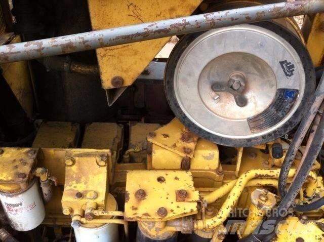 Komatsu d155a-3 Buldožeri gusjeničari