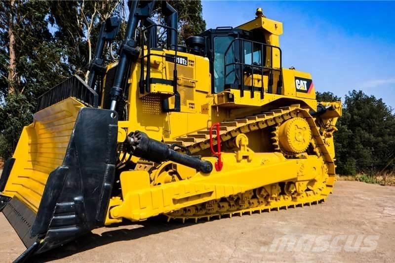 CAT D10T Buldožeri gusjeničari