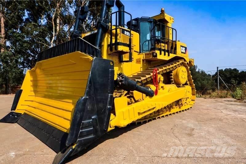 CAT D10T Buldožeri gusjeničari