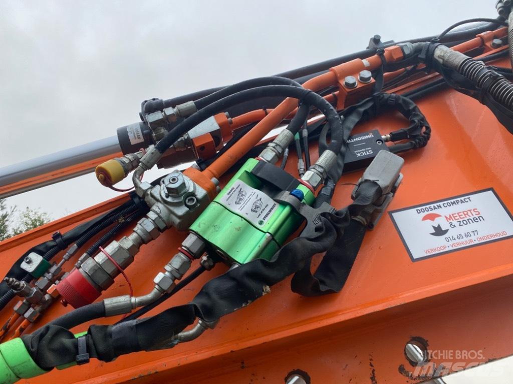 Doosan DX 140 W -5 Rabljene dizalice za težak teren