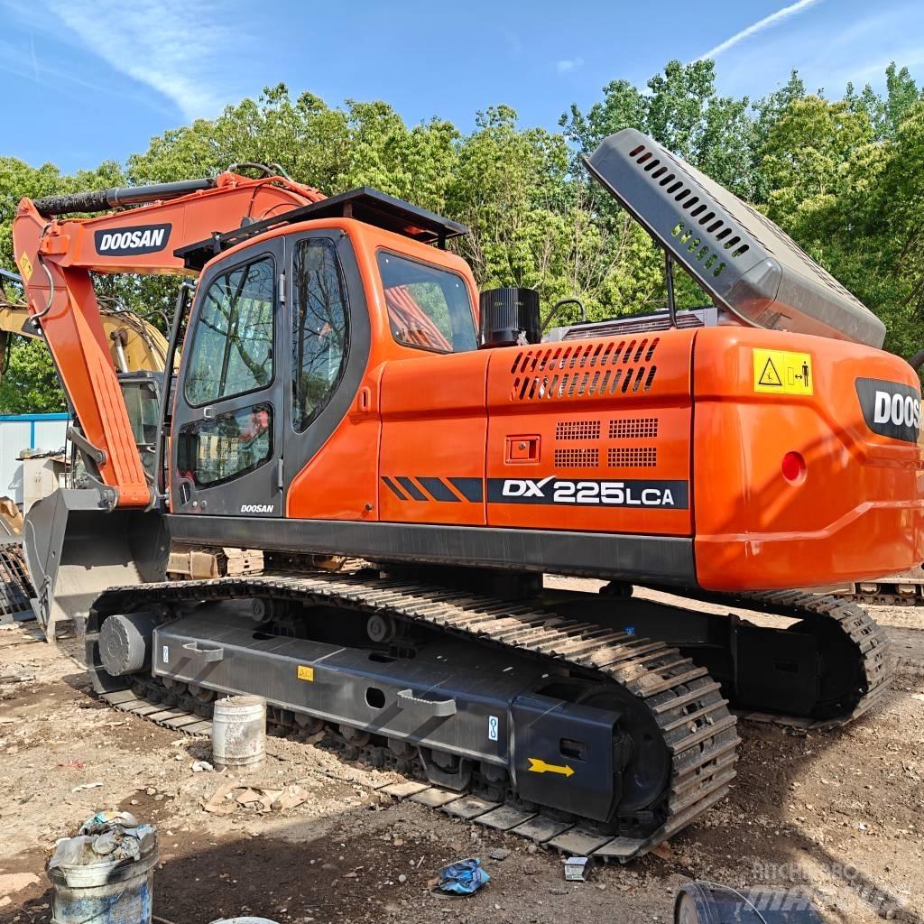 Doosan DX 225 LCA Bageri gusjeničari