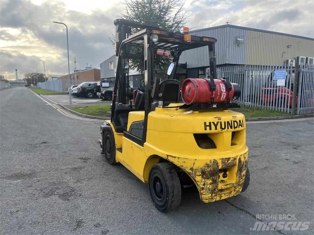 Hyundai 35L-7A Plinski viličari