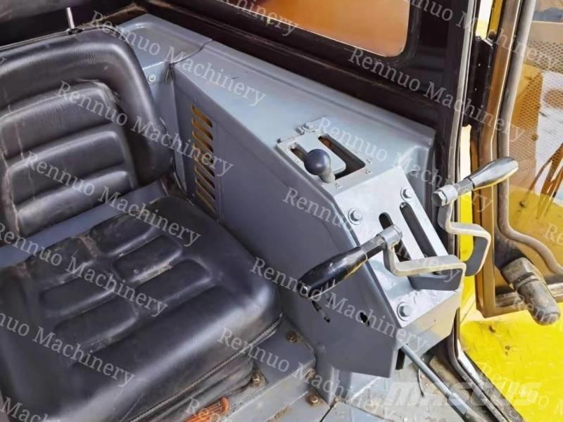 CAT D 8 R Buldožeri gusjeničari