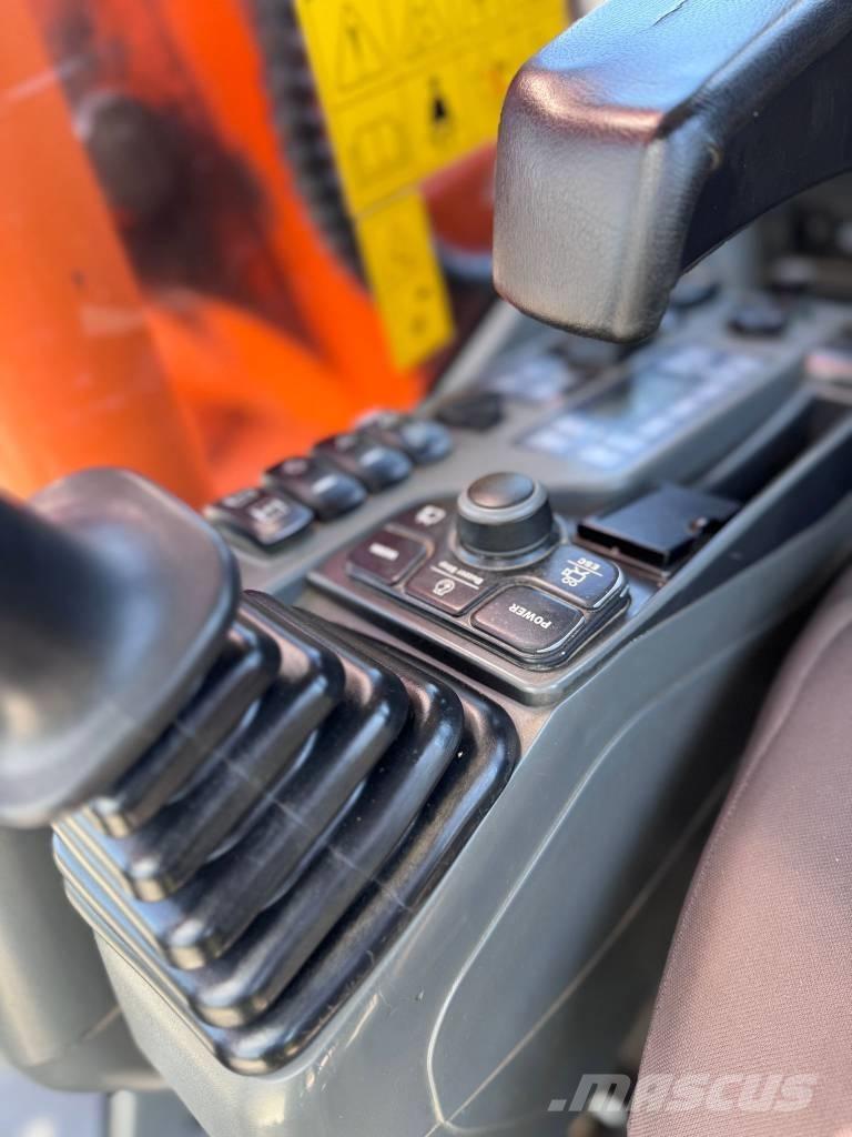 Doosan DX 140 W-3 Bageri na kotačima